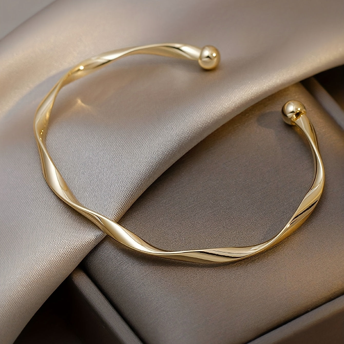 Modern 1-Piece Bracelet Set with Gold-tone