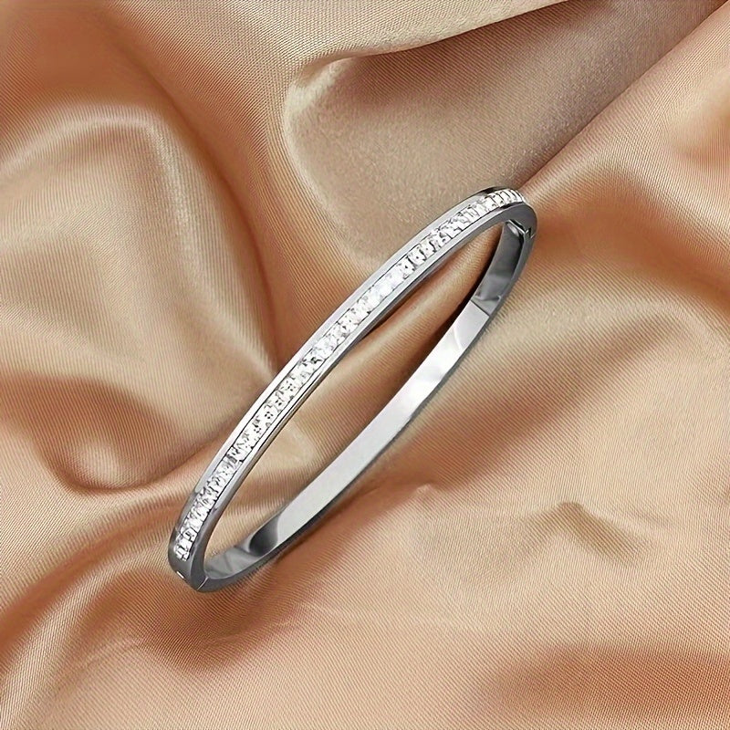 Timeless Necklace with Silver-tone