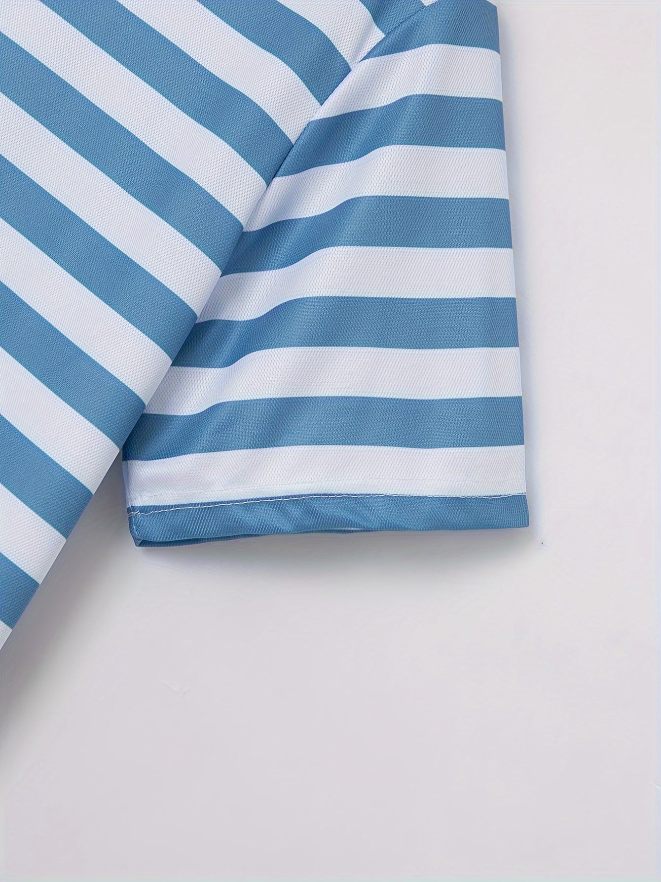 Men'S Short-Sleeve Polo Shirt with Print Stripes for Casual Summer Wear.