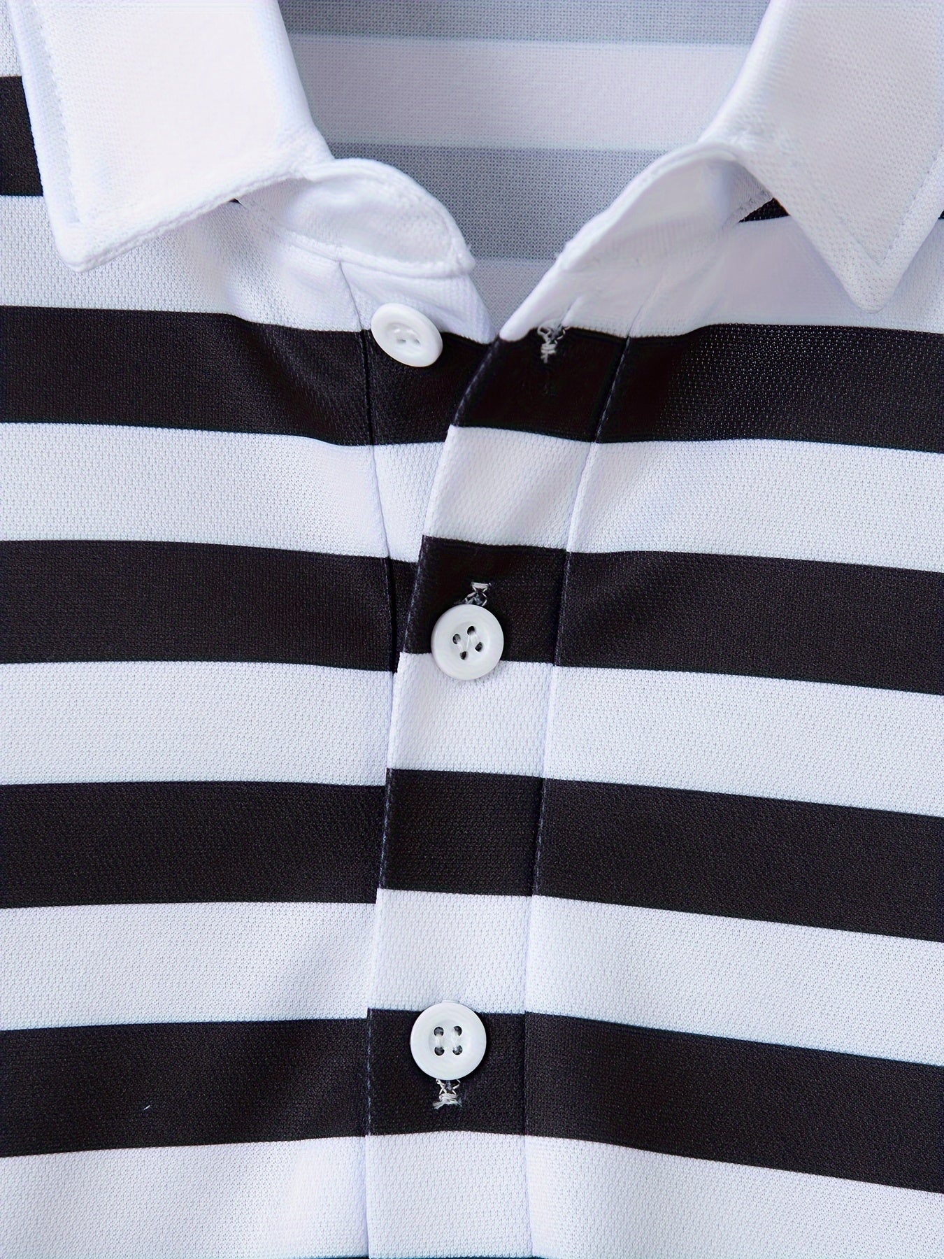 Men'S Short-Sleeve Polo Shirt with Print Stripes for Casual Summer Wear.
