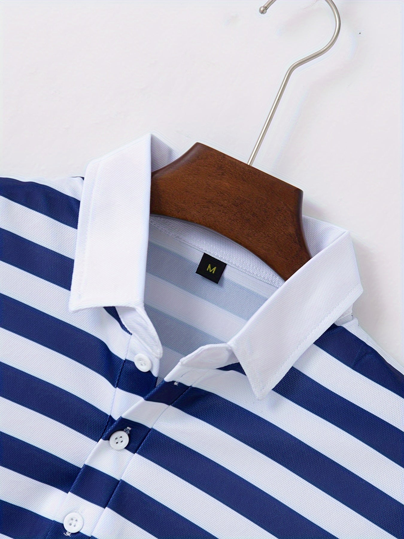 Men'S Short-Sleeve Polo Shirt with Print Stripes for Casual Summer Wear.