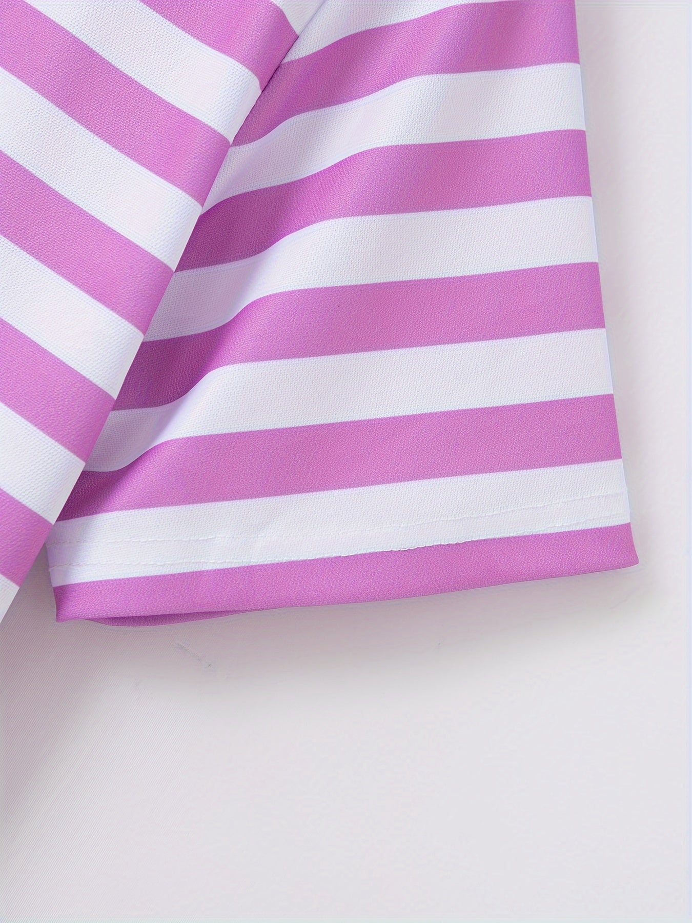 Men'S Short-Sleeve Polo Shirt with Print Stripes for Casual Summer Wear.