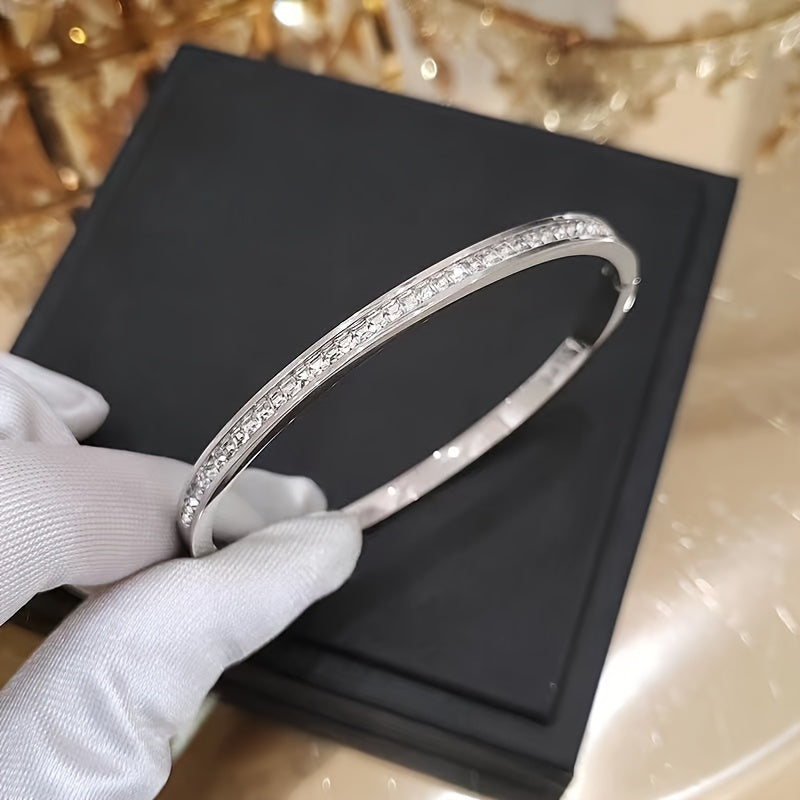 Timeless Necklace with Silver-tone