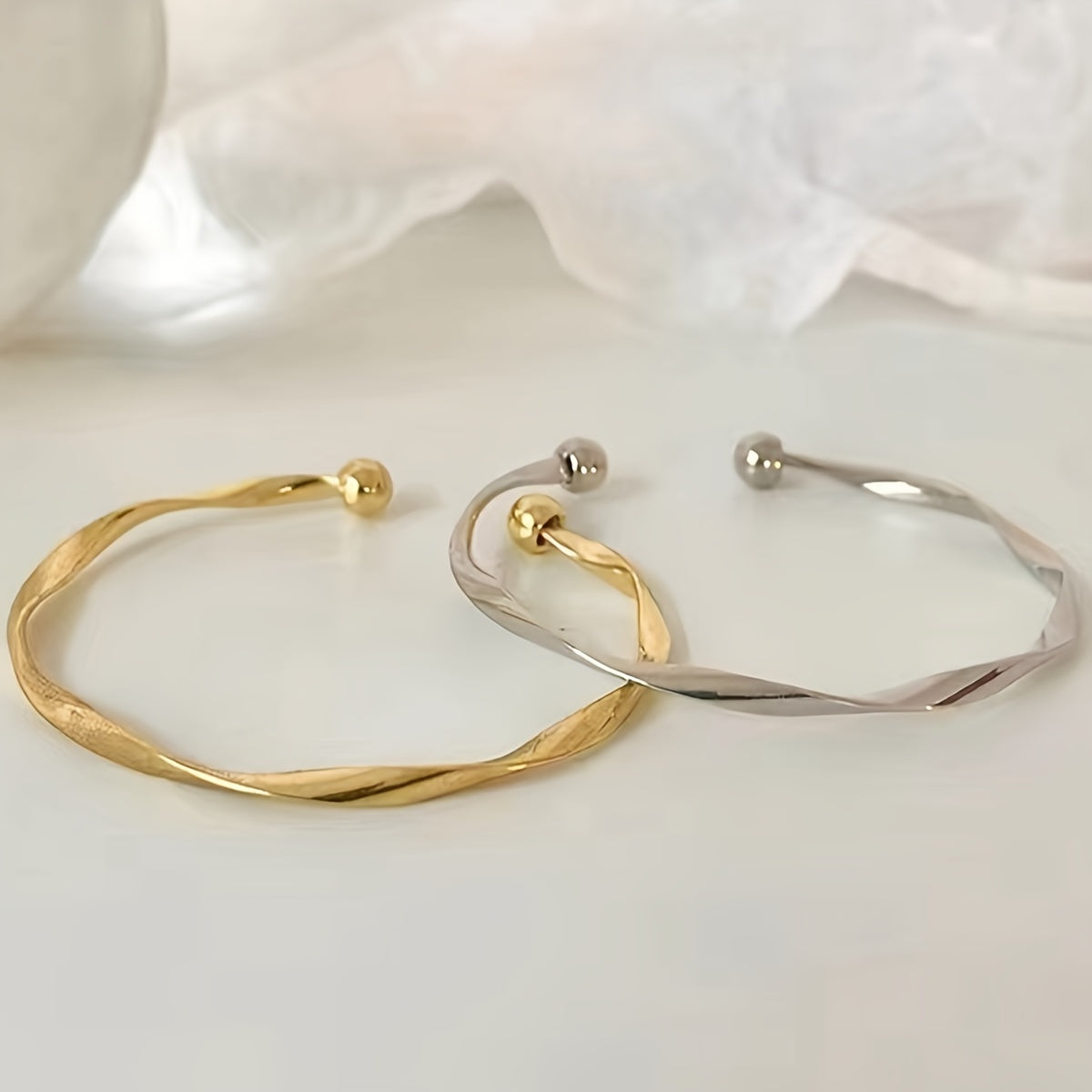 Modern Bracelet with Polished finish
