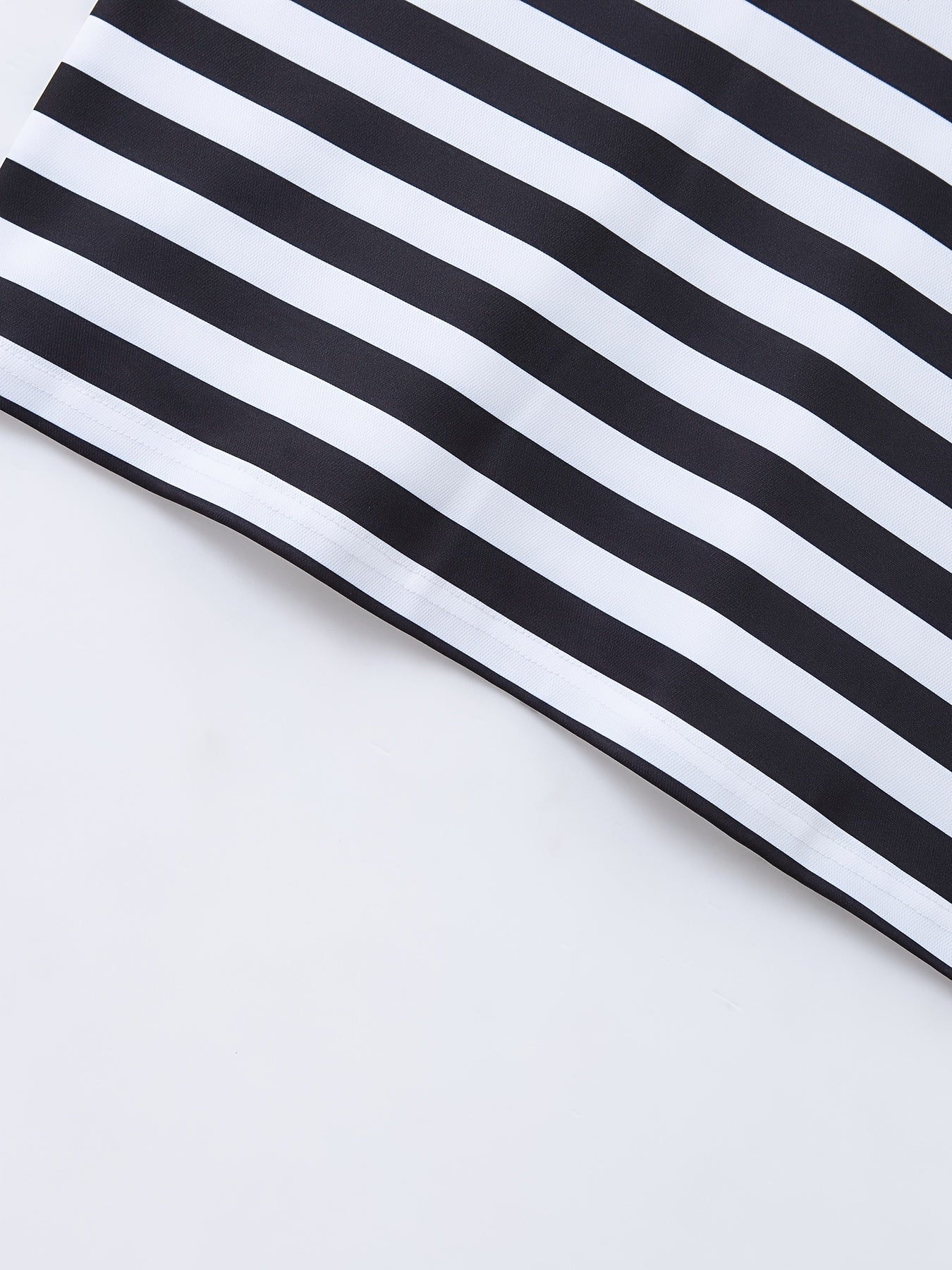 Men'S Short-Sleeve Polo Shirt with Print Stripes for Casual Summer Wear.