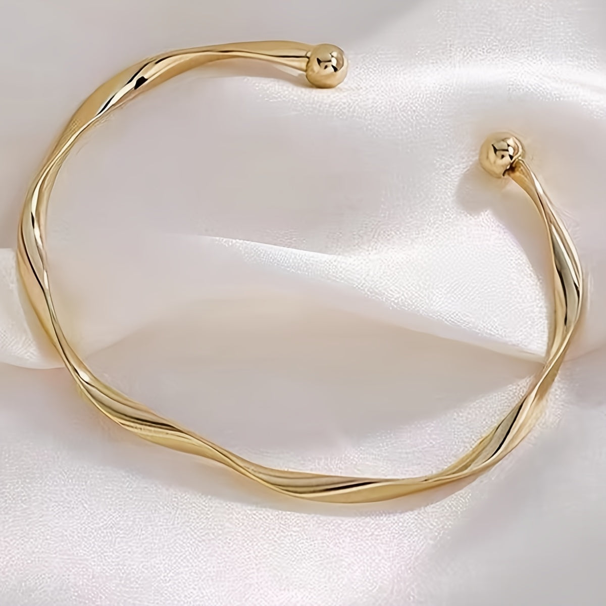 Modern Bracelet with Polished finish
