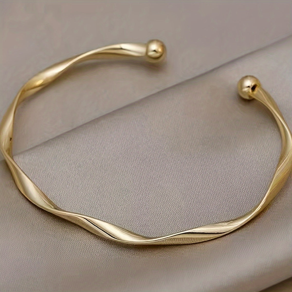 Modern Bracelet with Polished finish