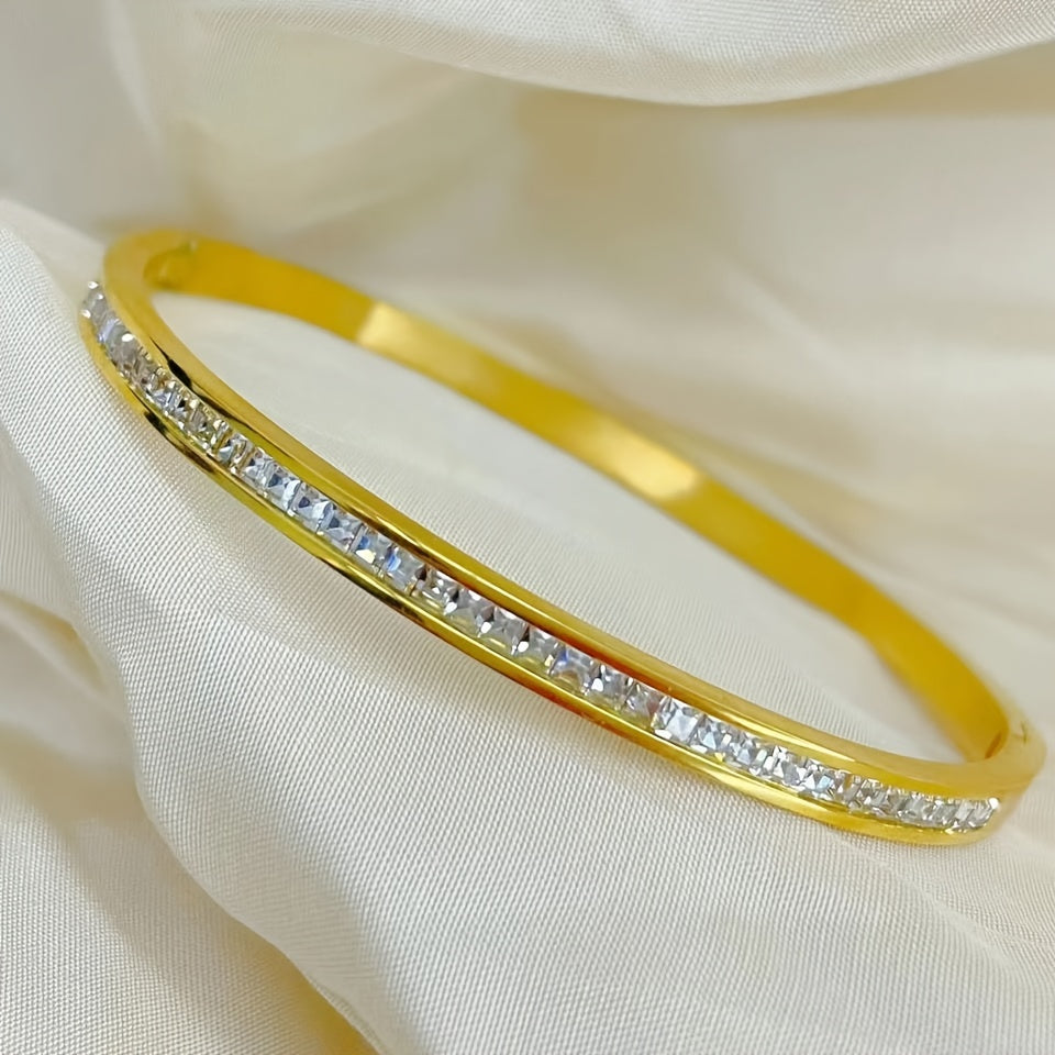 Timeless Necklace with Silver-tone