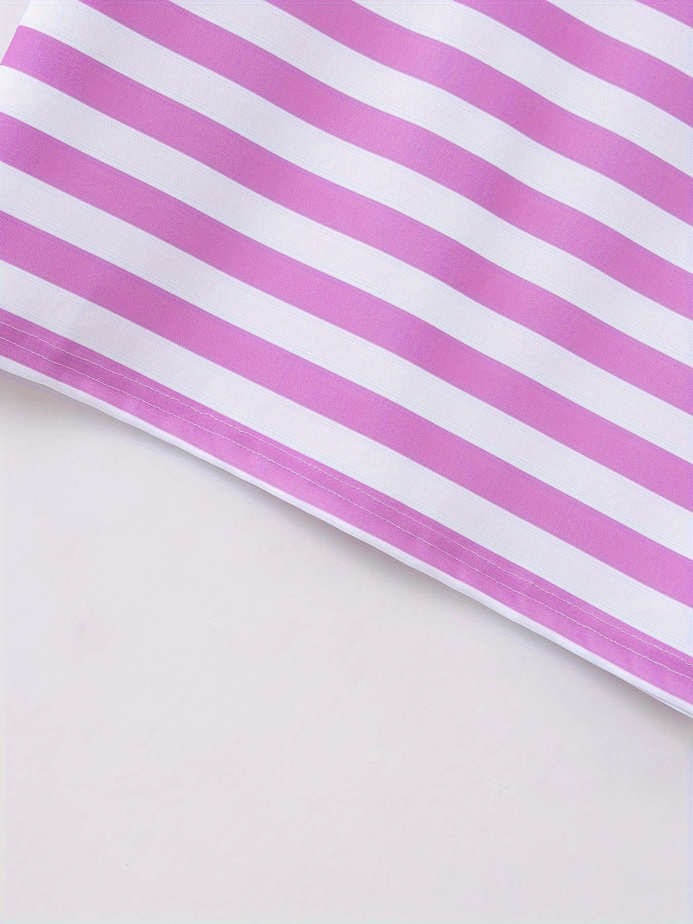 Men'S Short-Sleeve Polo Shirt with Print Stripes for Casual Summer Wear.