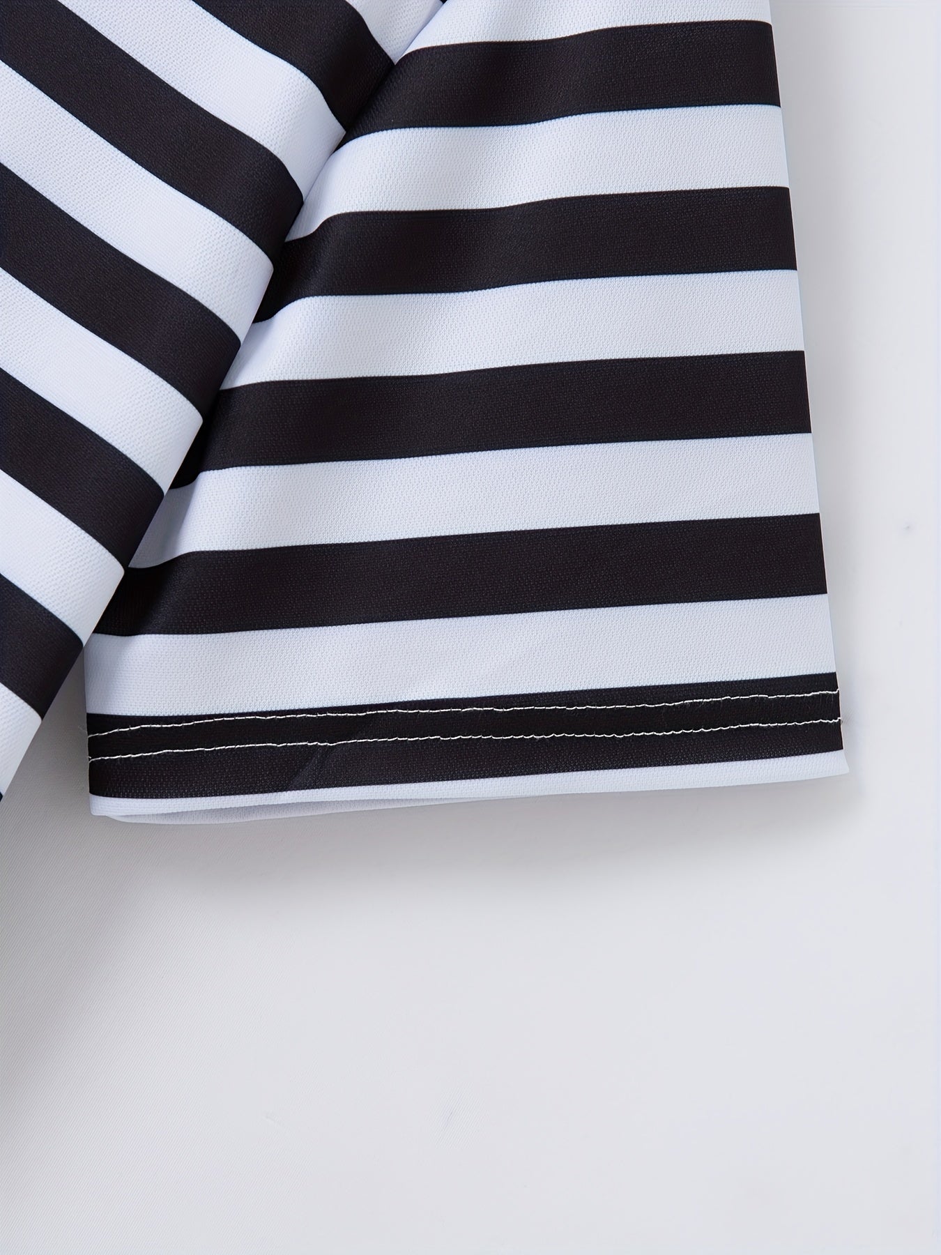 Men'S Short-Sleeve Polo Shirt with Print Stripes for Casual Summer Wear.