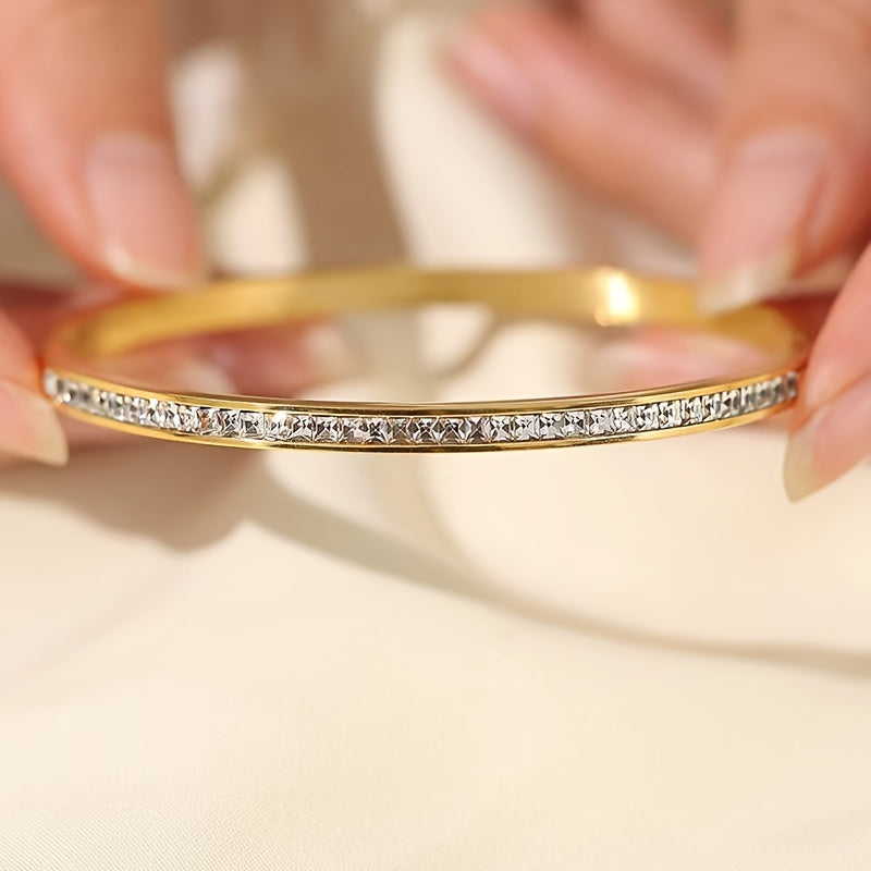 Timeless Necklace with Silver-tone