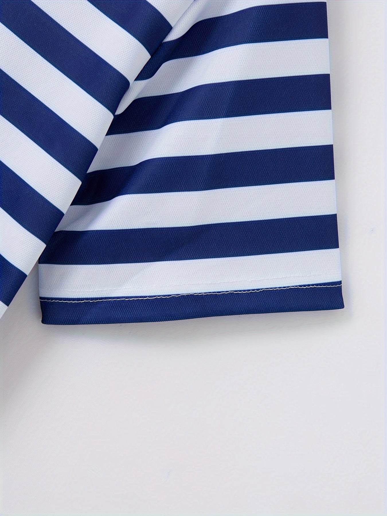 Men'S Short-Sleeve Polo Shirt with Print Stripes for Casual Summer Wear.