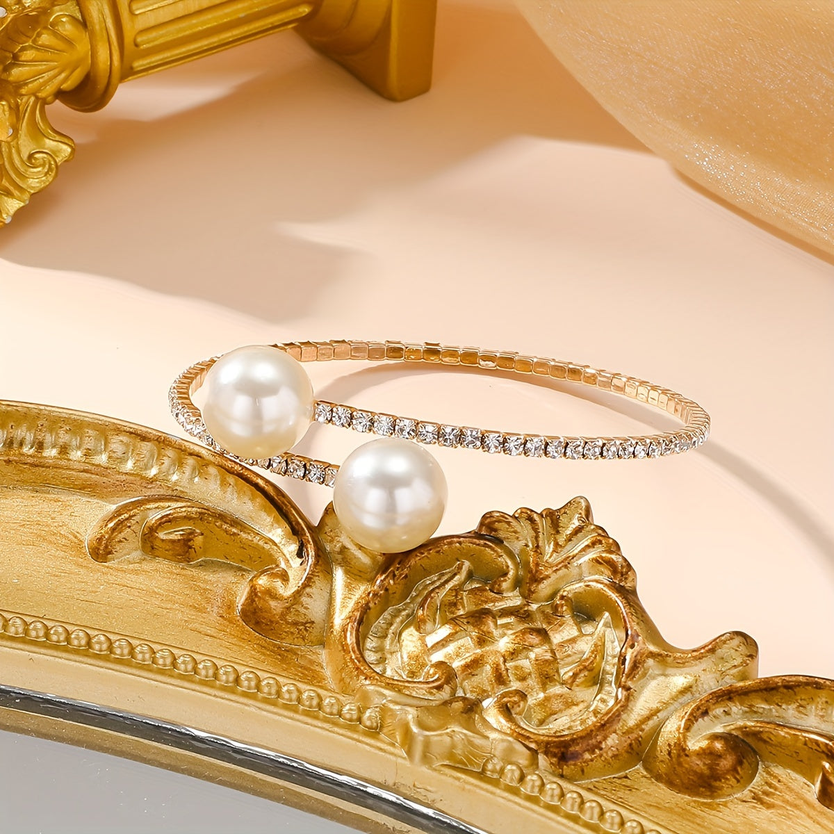 Vintage Bracelet with Pearl-inspired