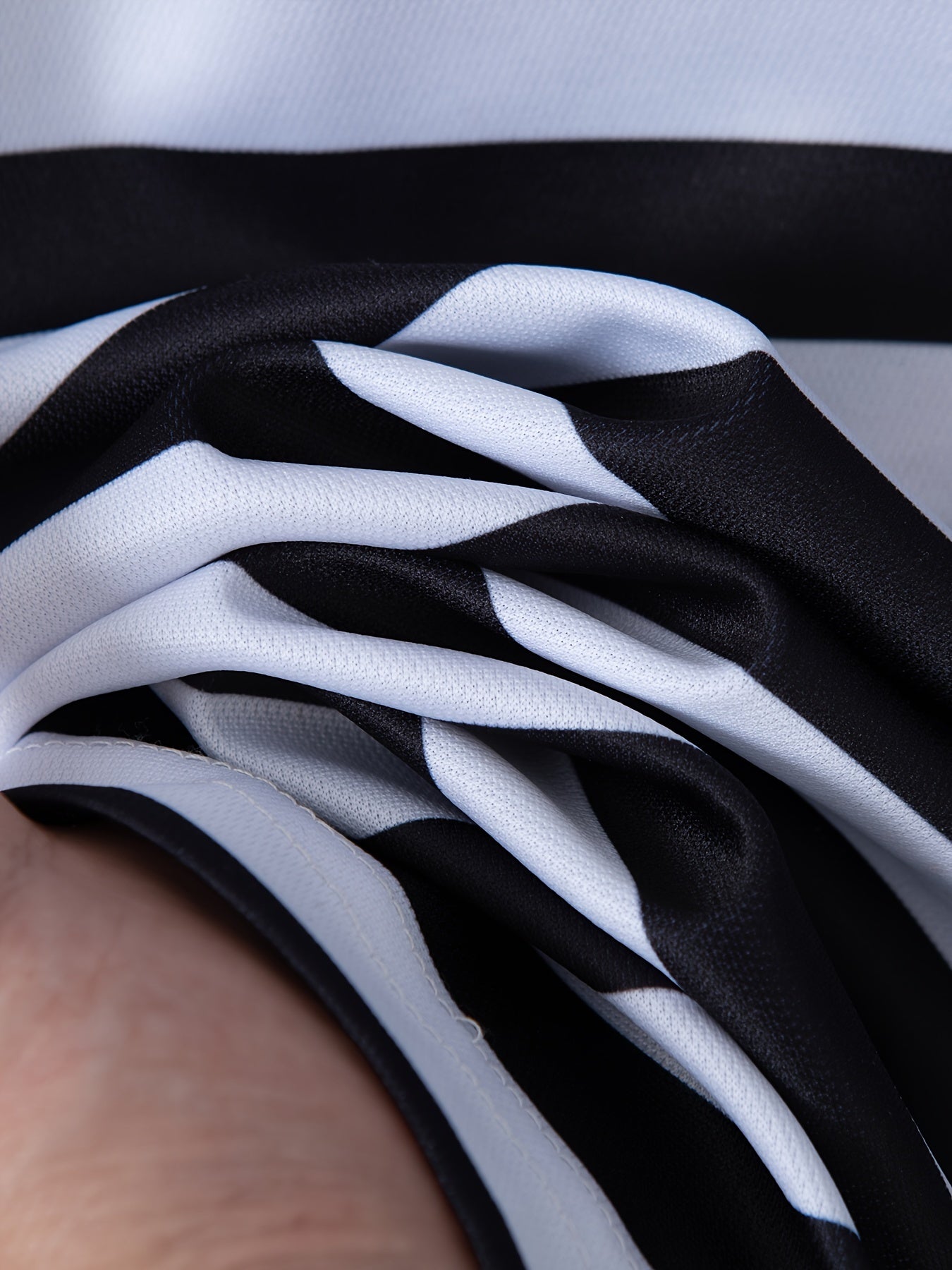 Men'S Short-Sleeve Polo Shirt with Print Stripes for Casual Summer Wear.