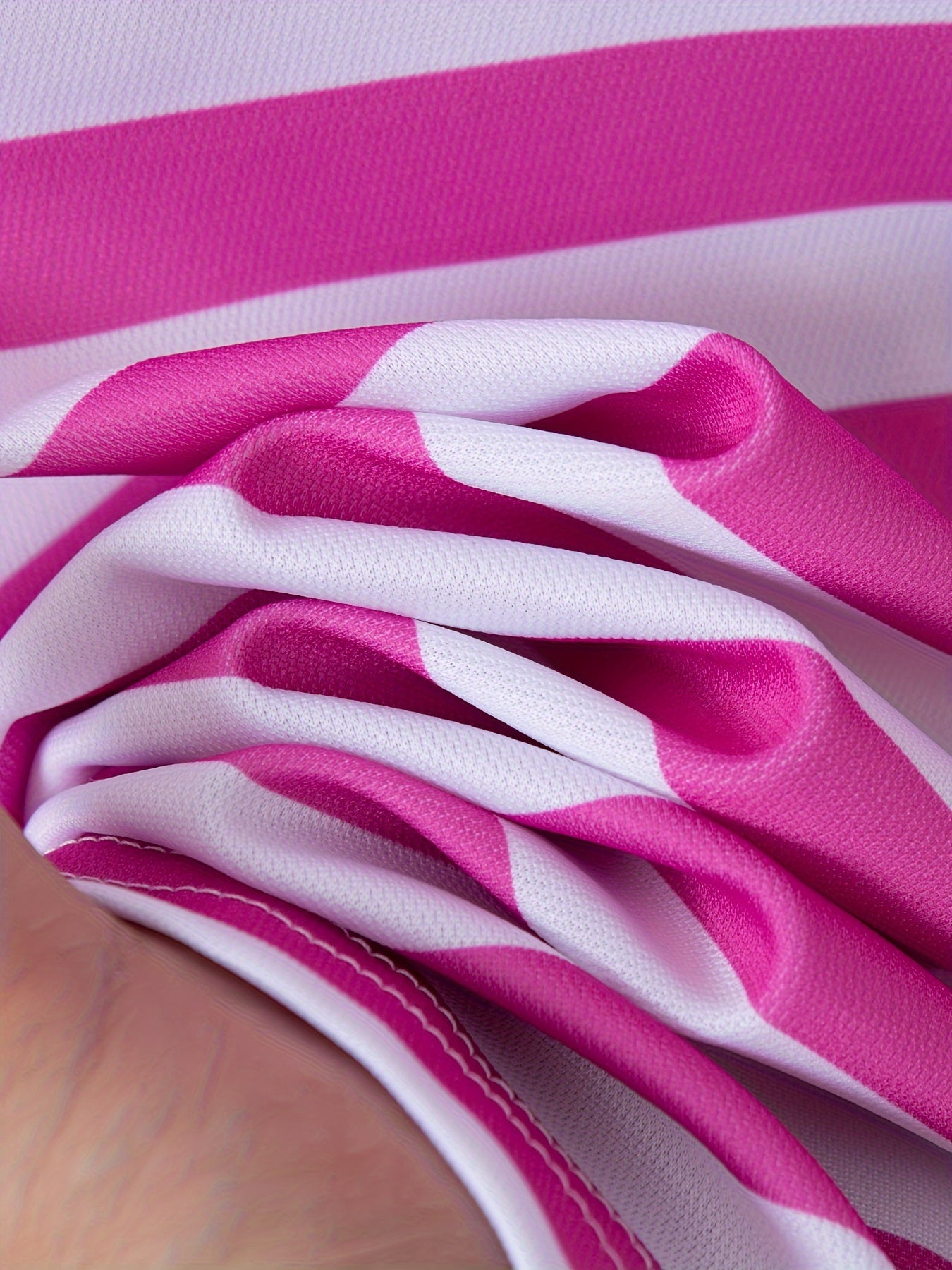 Men'S Short-Sleeve Polo Shirt with Print Stripes for Casual Summer Wear.
