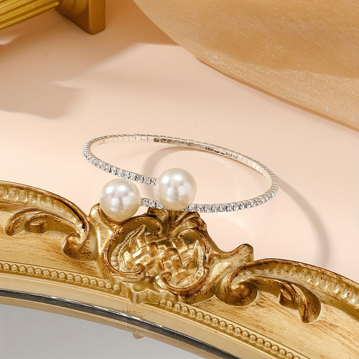 Vintage Bracelet with Pearl-inspired