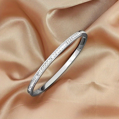 Timeless Necklace with Silver-tone