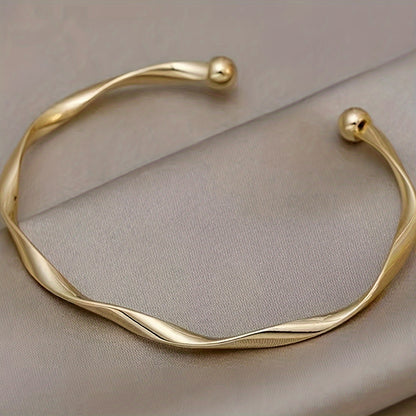 Modern Bracelet with Polished finish