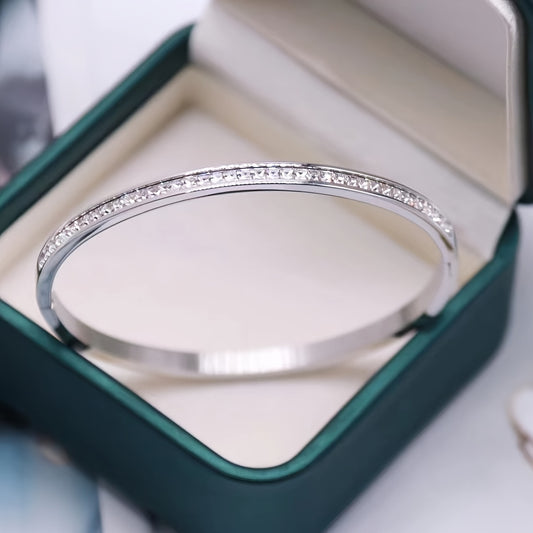 Timeless Necklace with Silver-tone